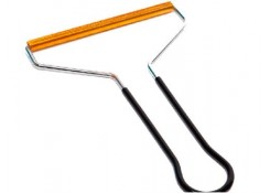 Щетка-скребок для чистки ковров